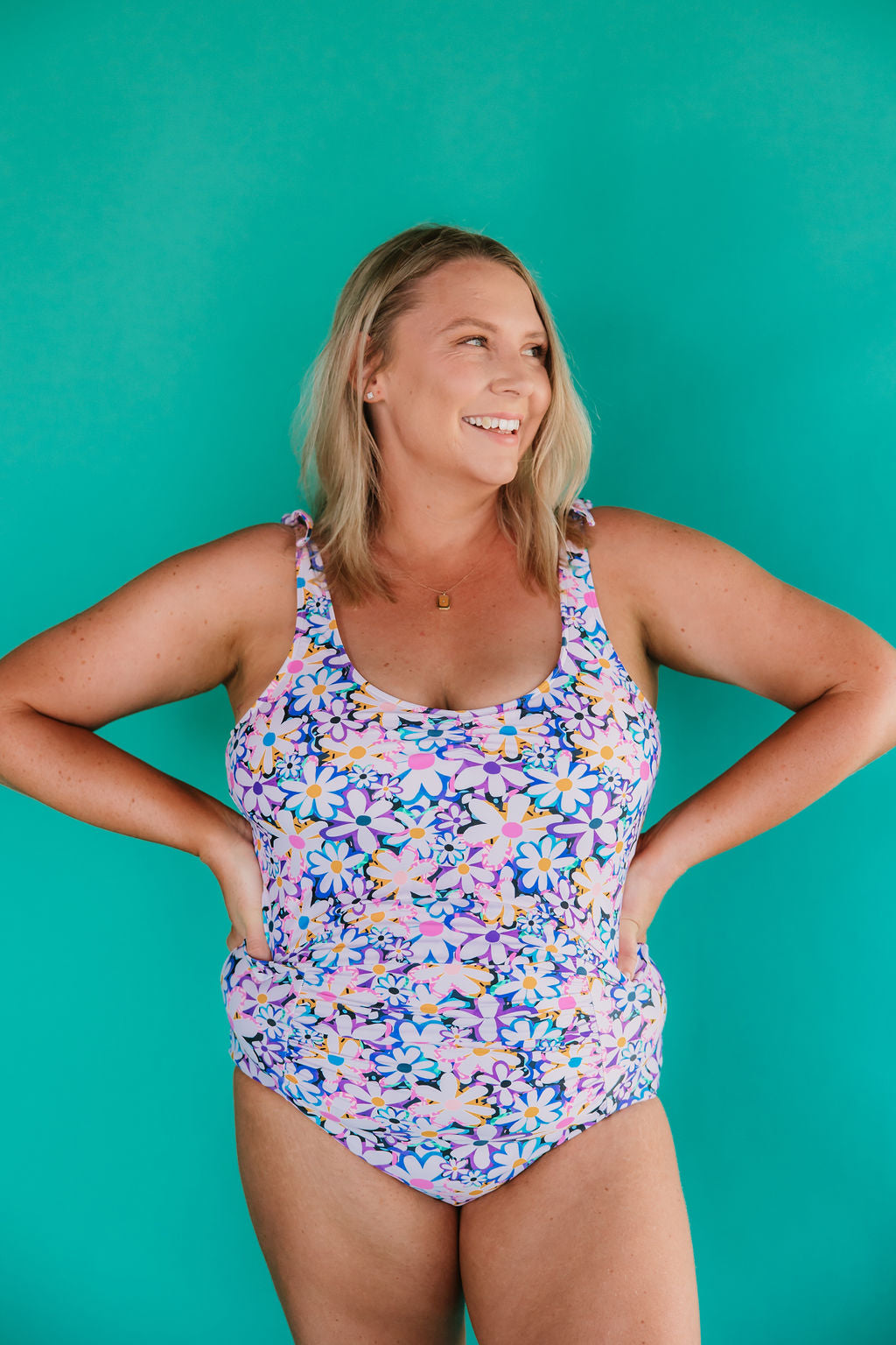 Last Pieces - Shoulder Tie Top Dozens of Daisies