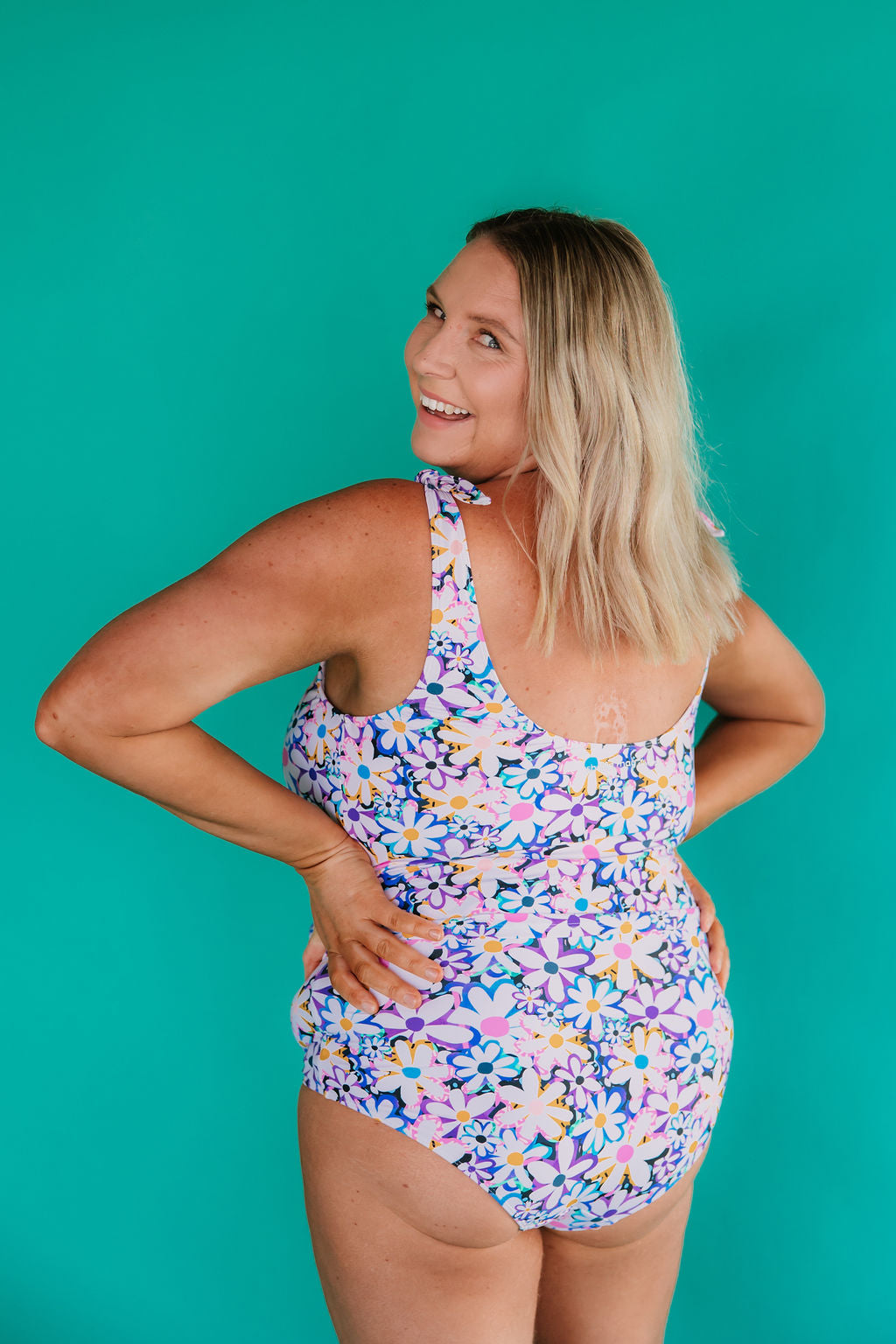Last Pieces - Shoulder Tie Top Dozens of Daisies
