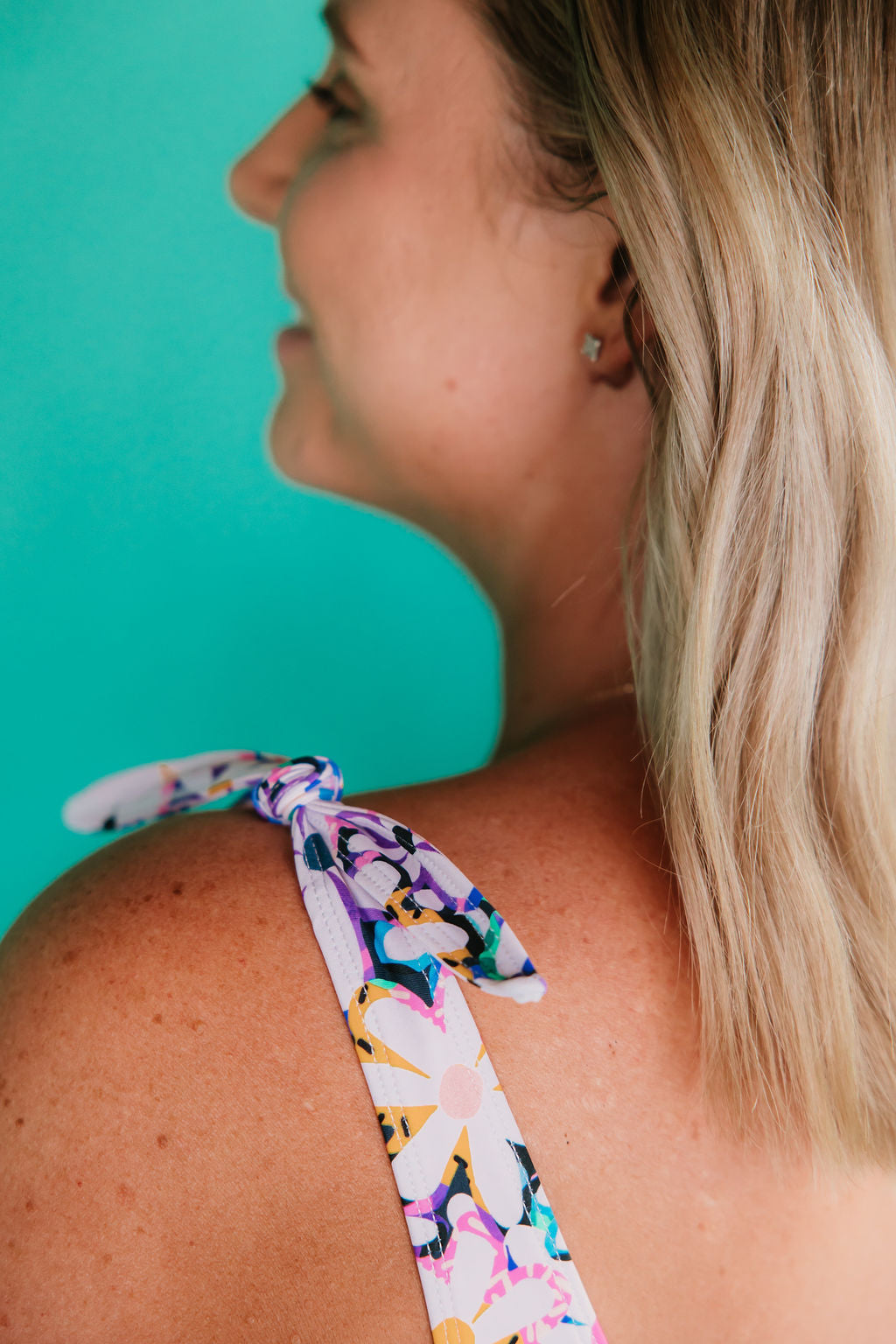 Last Pieces - Shoulder Tie Top Dozens of Daisies